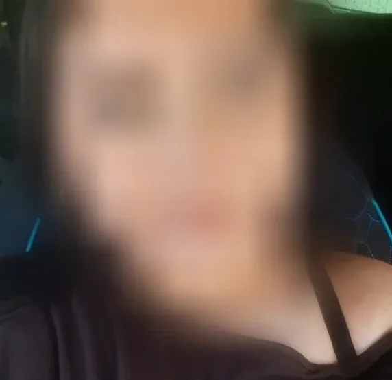 Chantal, 18
