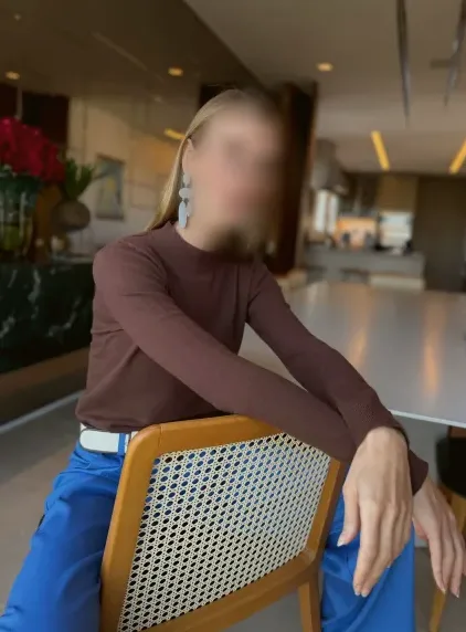 Julia, 39