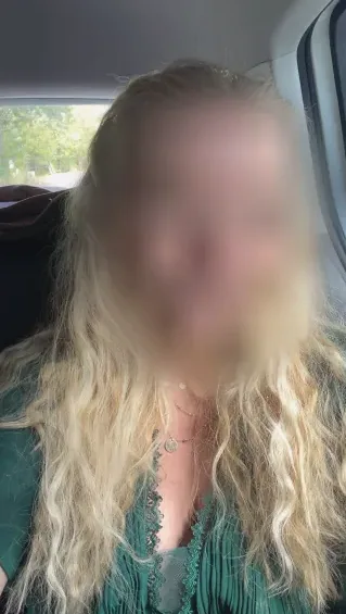 Karin, 29