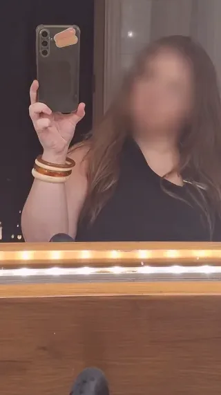 Lois, 19