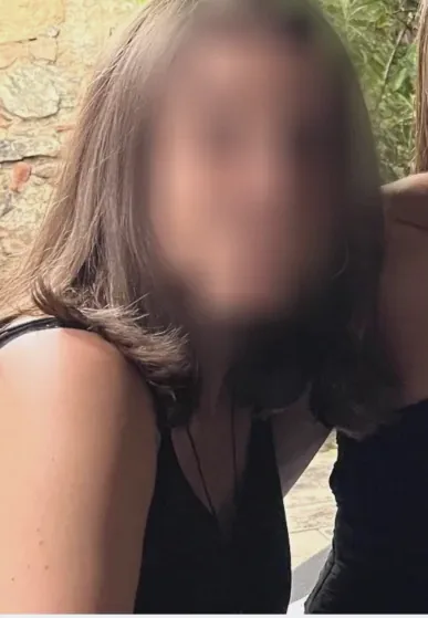 Nina, 33